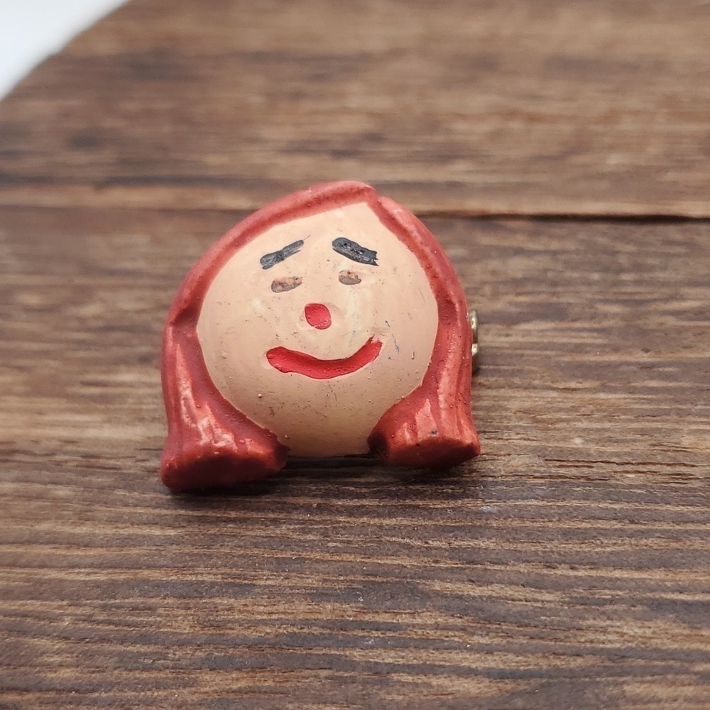 B403 cute ragdoll girl‎ brooch pin vintage